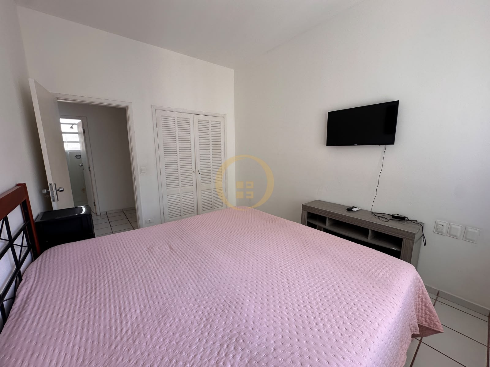 Apartamento na Praia das Pitangueiras, Guarujá - SP