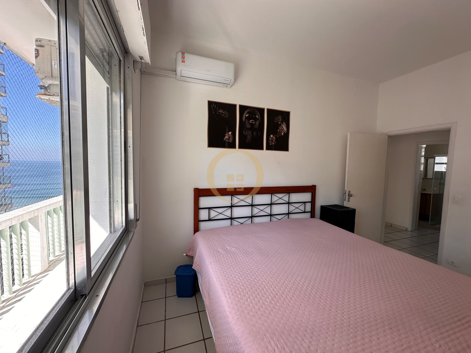 Apartamento na Praia das Pitangueiras, Guarujá - SP