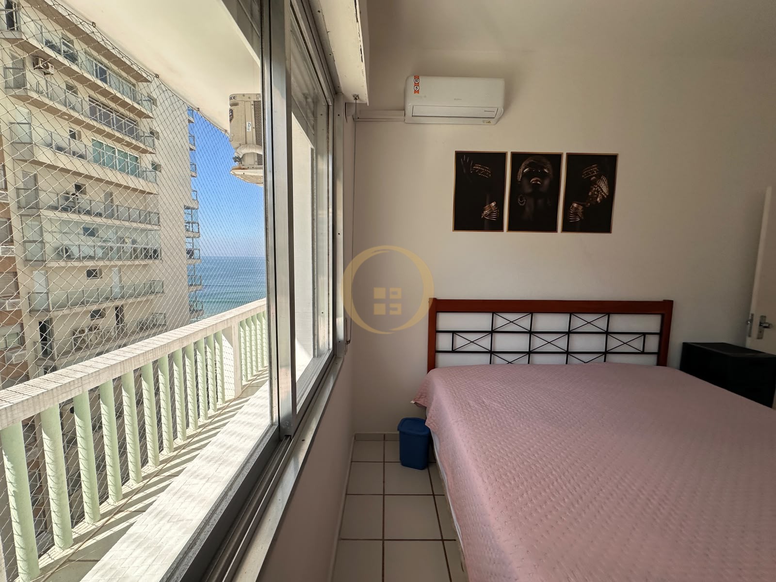 Apartamento na Praia das Pitangueiras, Guarujá - SP