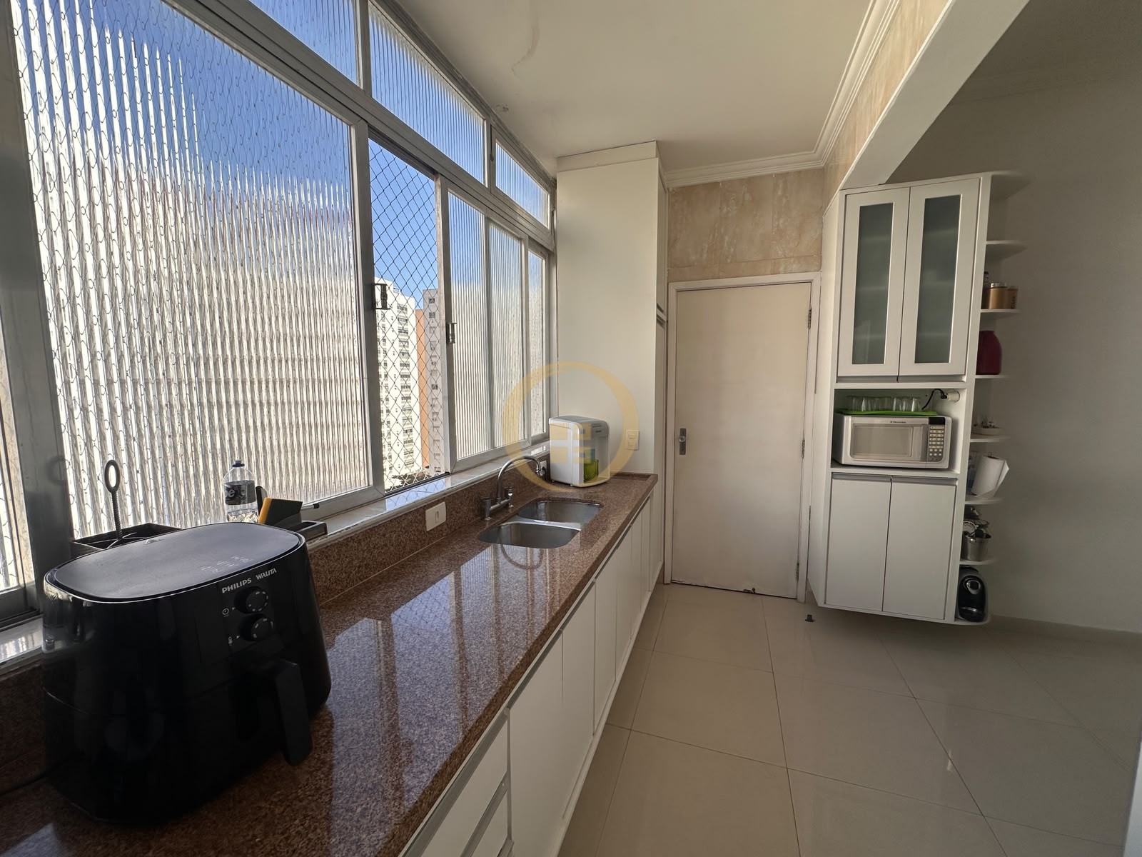 Apartamento na Praia das Pitangueiras, Guarujá - SP