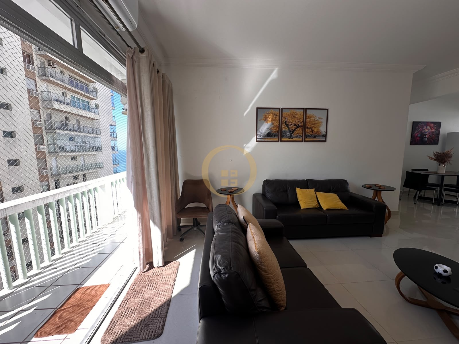 Apartamento na Praia das Pitangueiras, Guarujá - SP