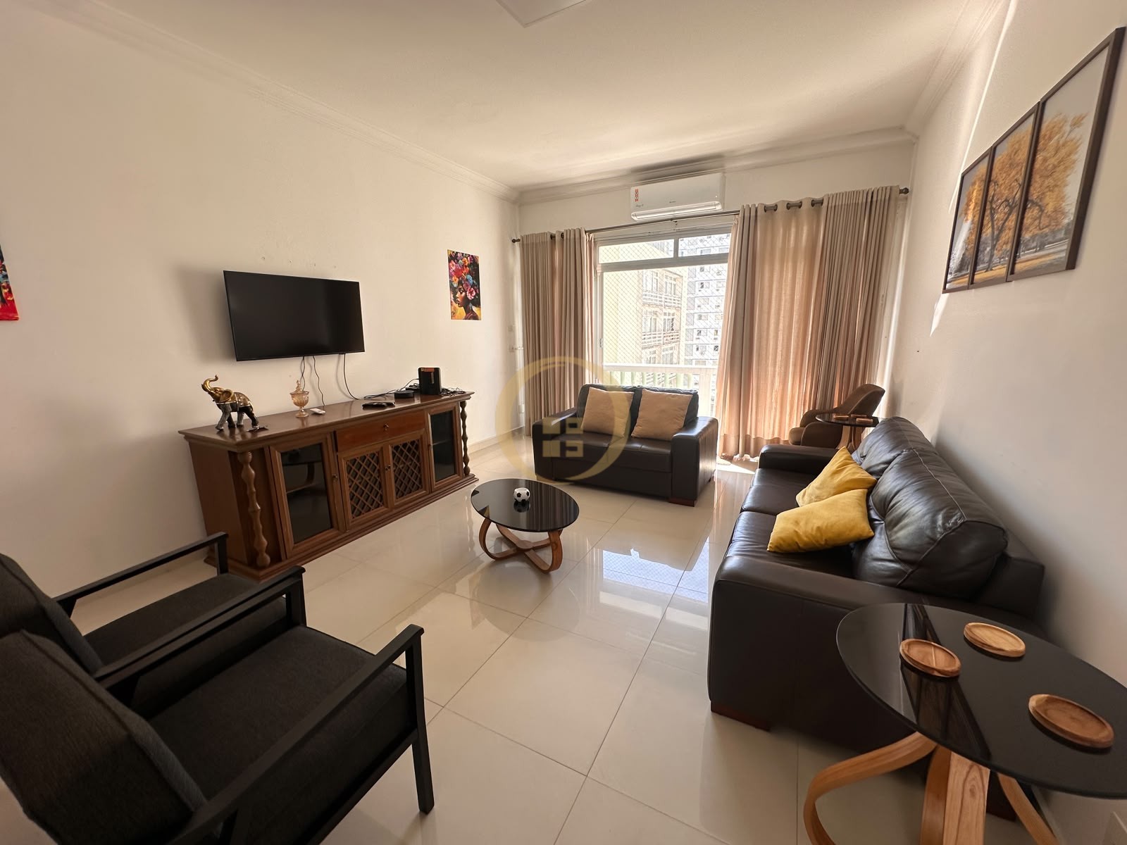 Apartamento na Praia das Pitangueiras, Guarujá - SP