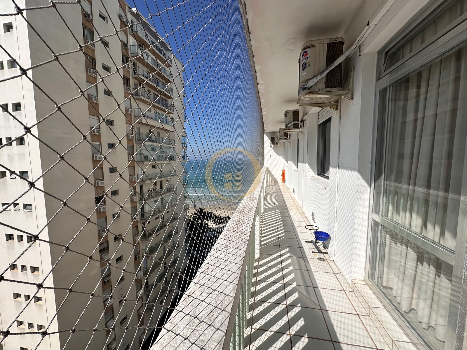 Apartamento na Praia das Pitangueiras, Guarujá - SP