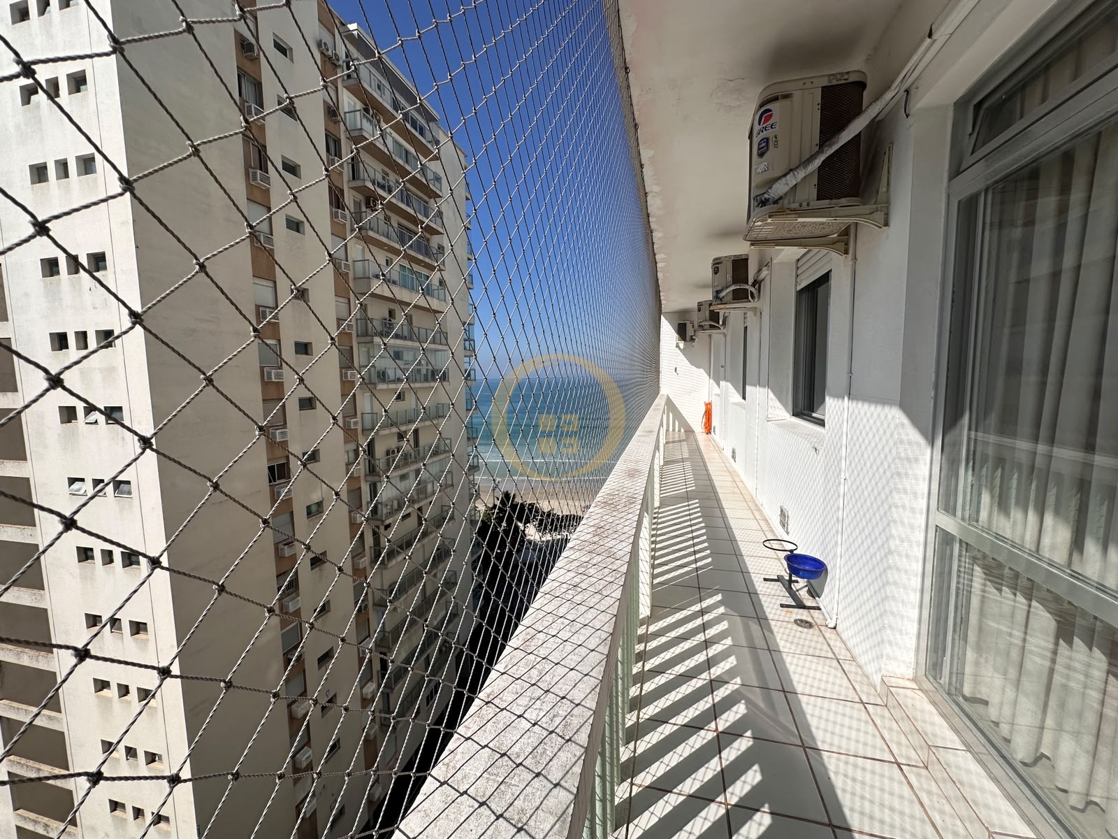 Apartamento na Praia das Pitangueiras, Guarujá - SP