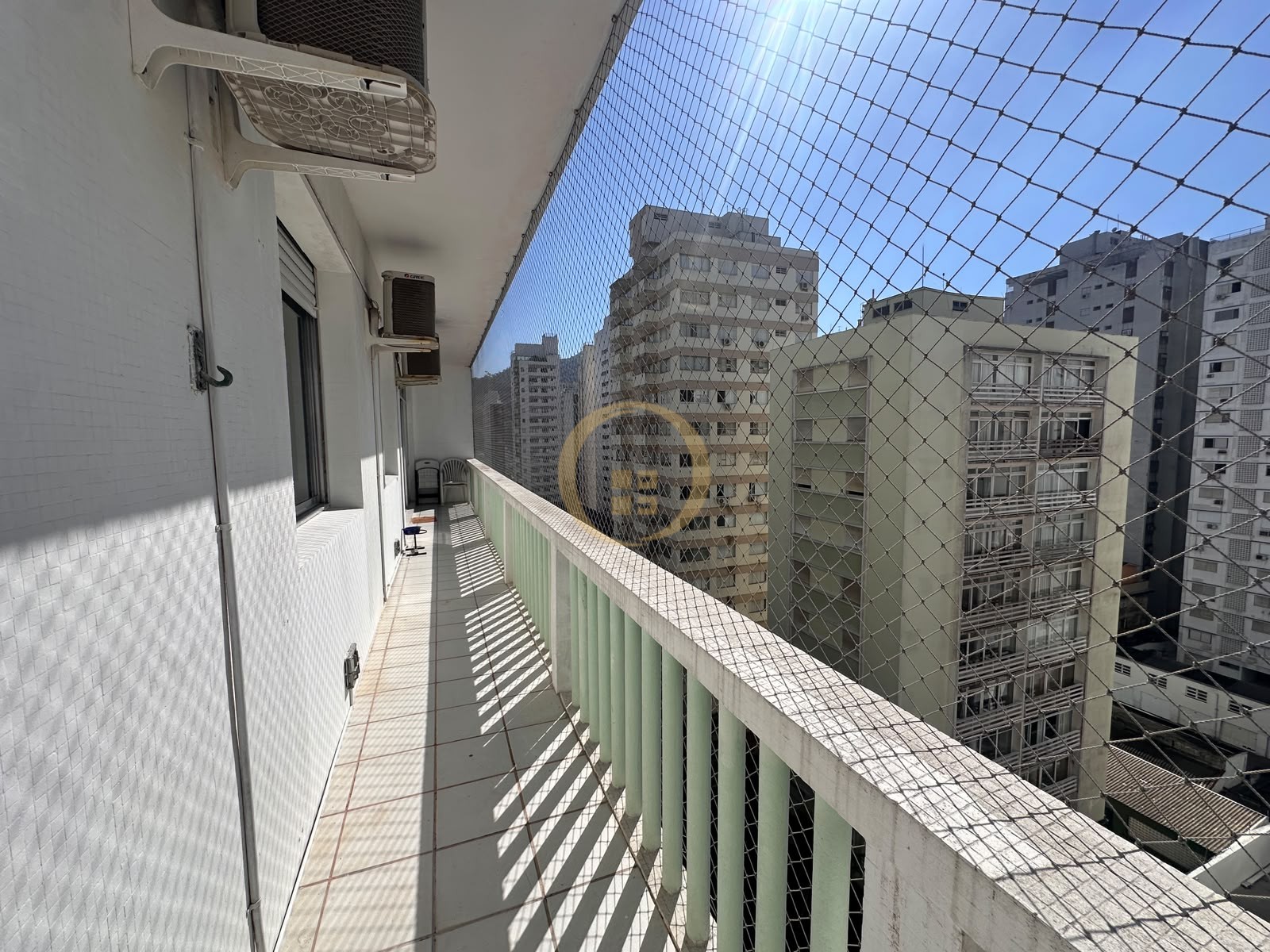 Apartamento na Praia das Pitangueiras, Guarujá - SP