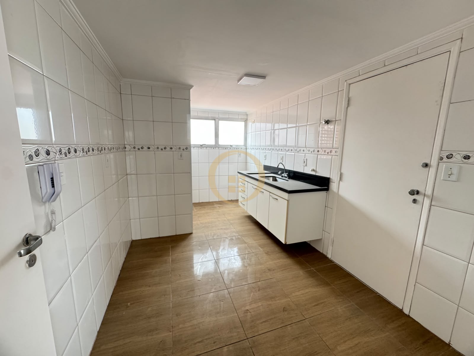 Apartamento na Praia da Enseada, Guarujá - SP