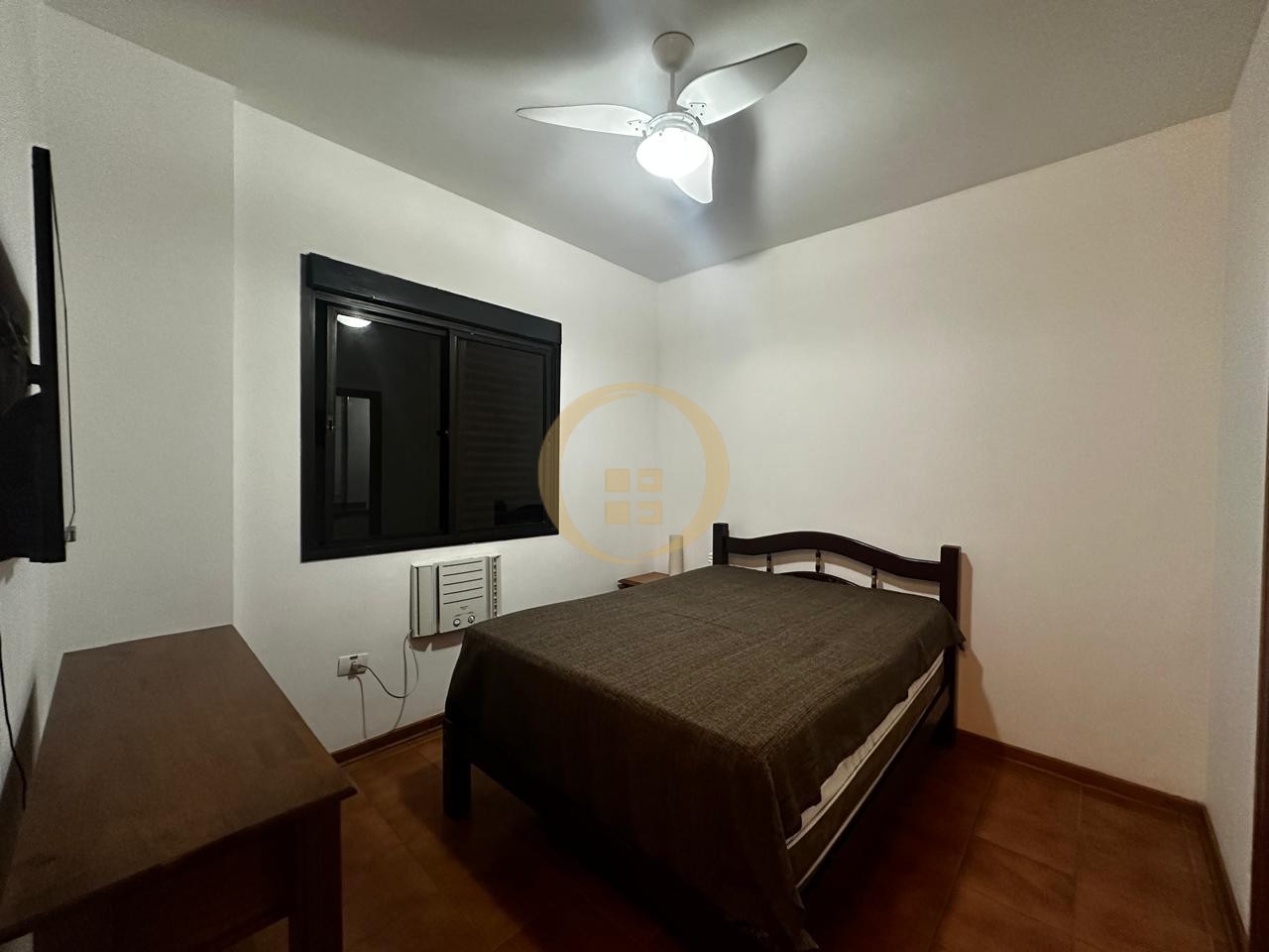 Apartamento na Praia das Pitangueiras, Guarujá - SP