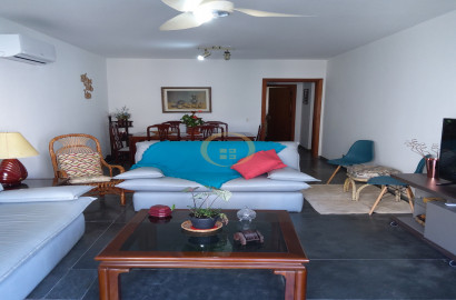 Apartamento na Praia das Pitangueiras, Guarujá - SP