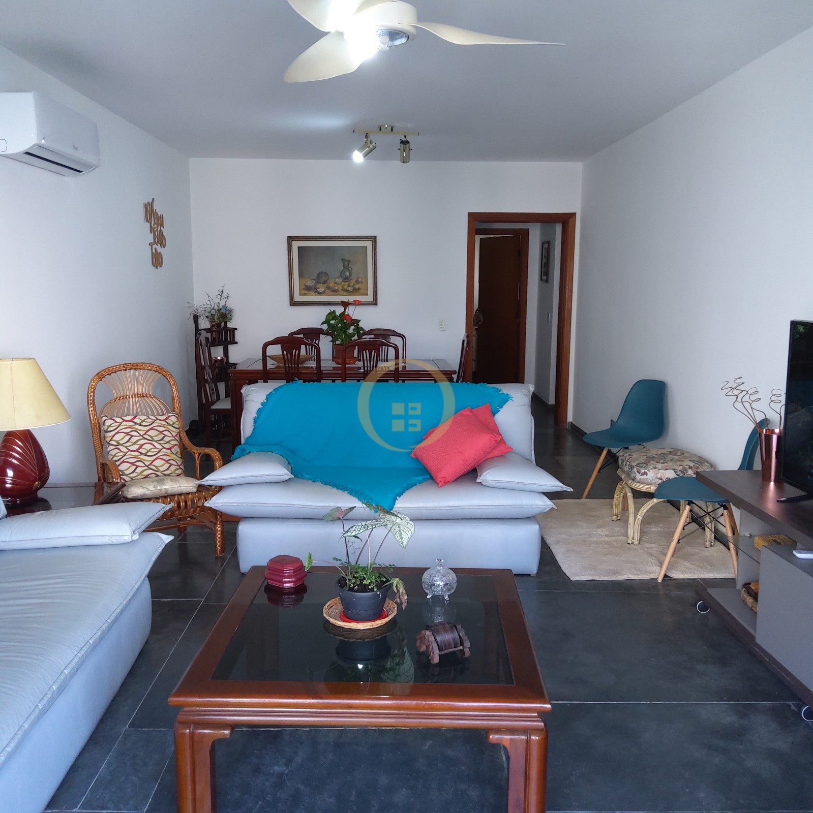 Apartamento na Praia das Pitangueiras, Guarujá - SP