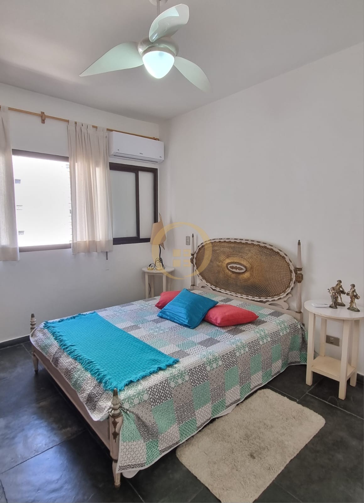 Apartamento na Praia das Pitangueiras, Guarujá - SP