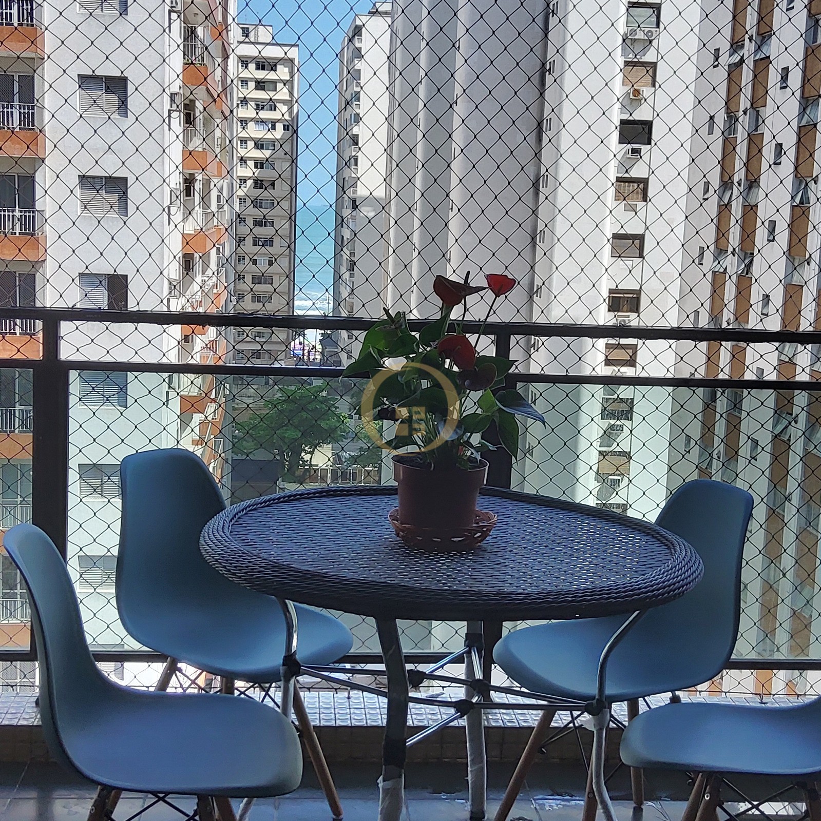 Apartamento na Praia das Pitangueiras, Guarujá - SP