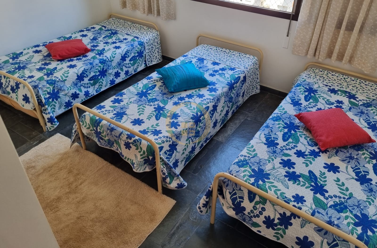 Apartamento na Praia das Pitangueiras, Guarujá - SP