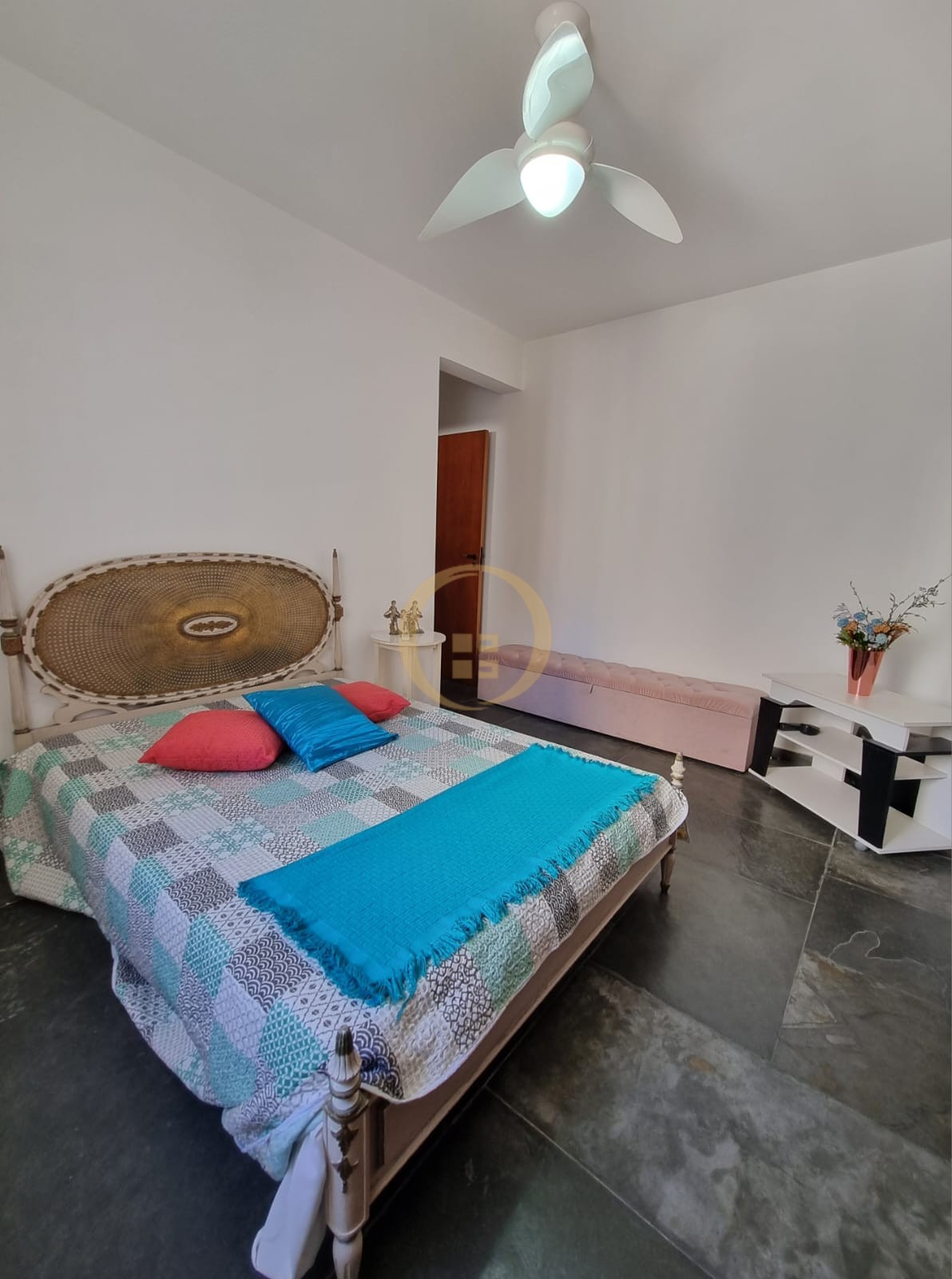 Apartamento na Praia das Pitangueiras, Guarujá - SP