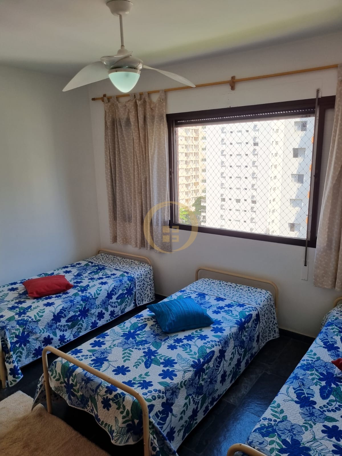 Apartamento na Praia das Pitangueiras, Guarujá - SP
