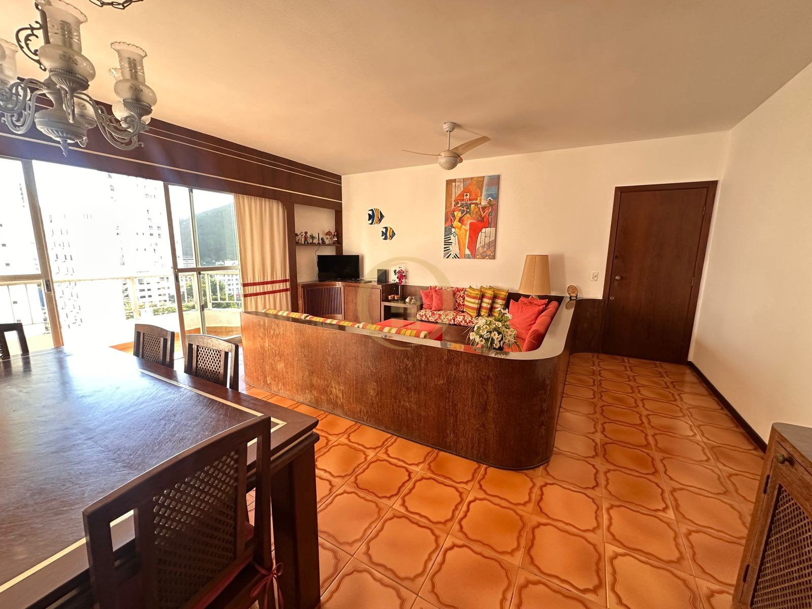 Apartamento na Praia das Pitangueiras, Guarujá - SP