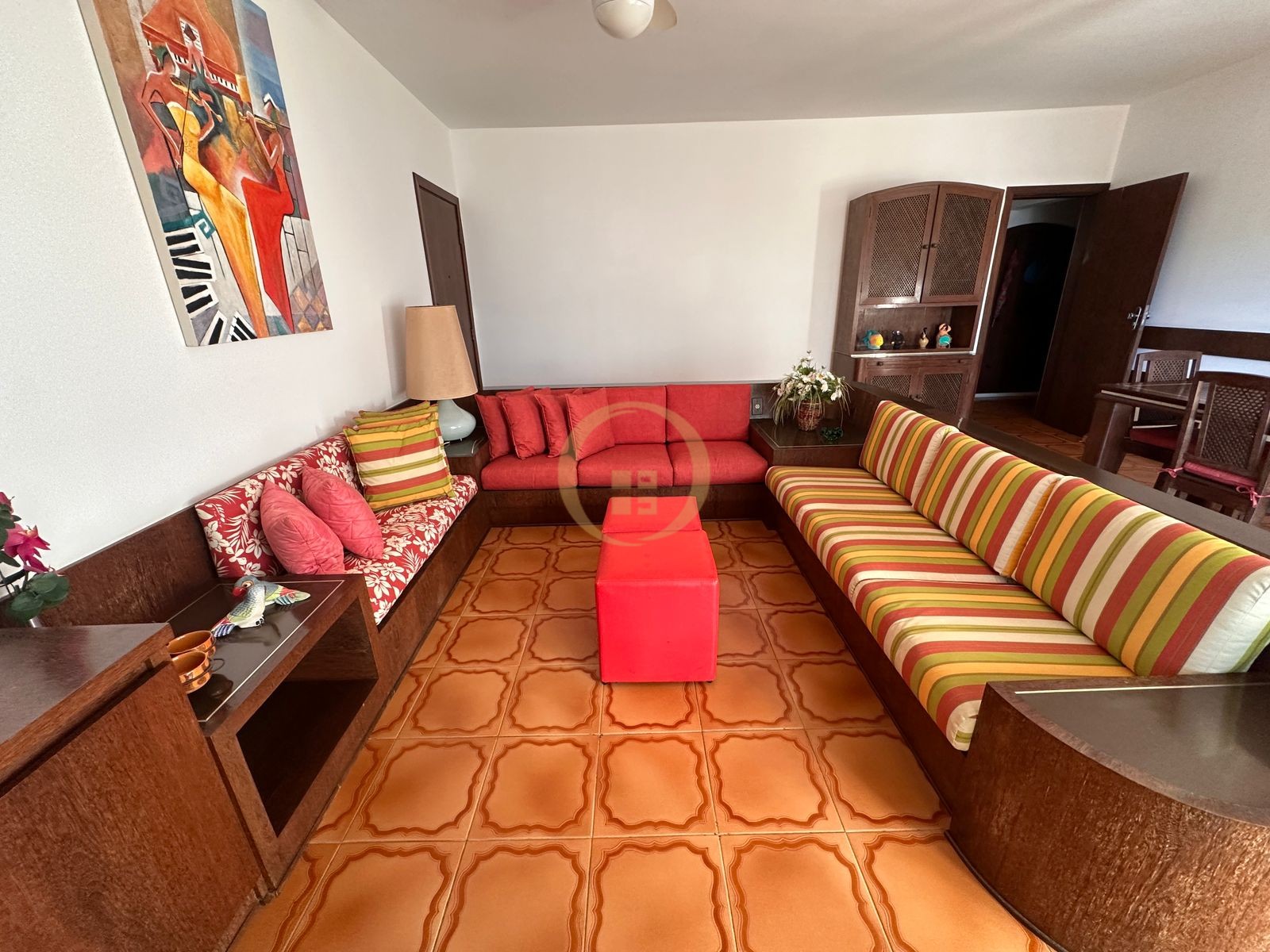 Apartamento na Praia das Pitangueiras, Guarujá - SP