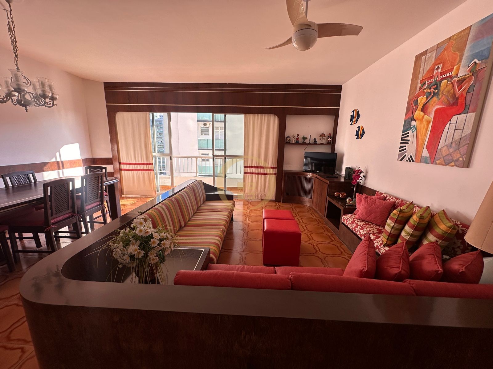Apartamento na Praia das Pitangueiras, Guarujá - SP