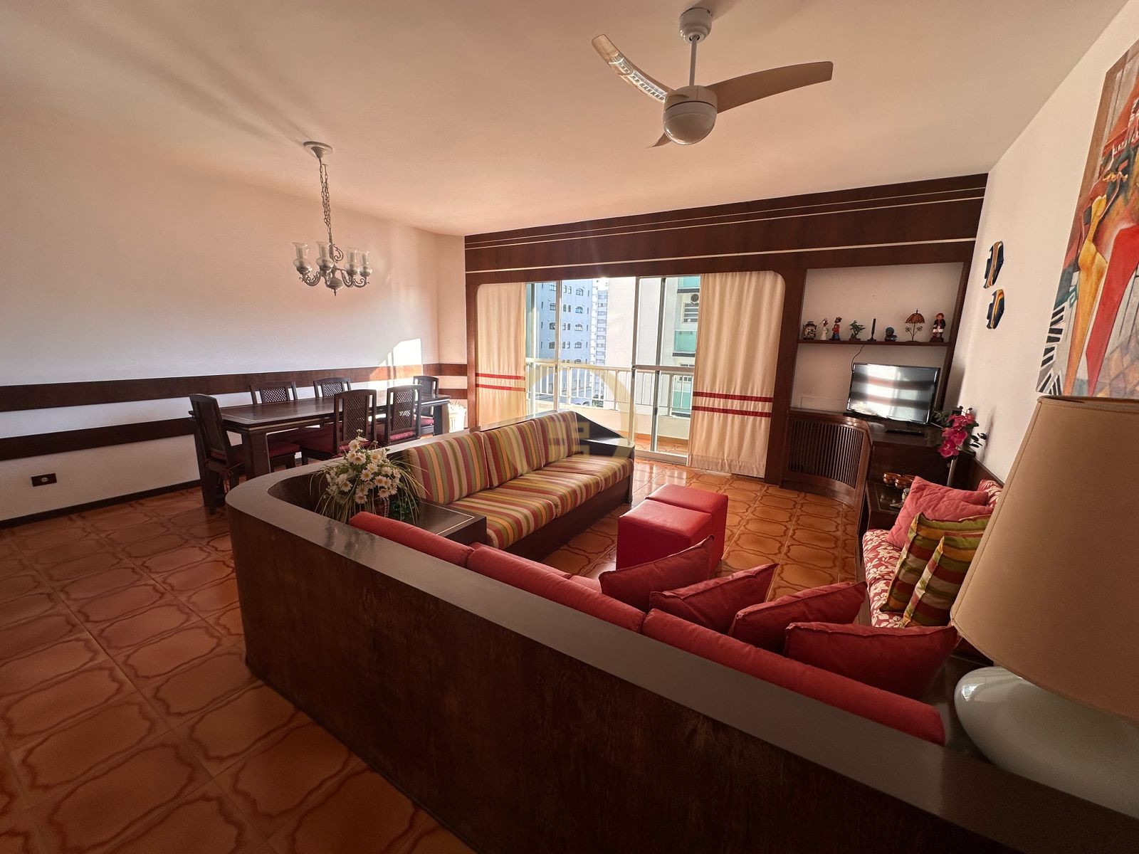 Apartamento na Praia das Pitangueiras, Guarujá - SP
