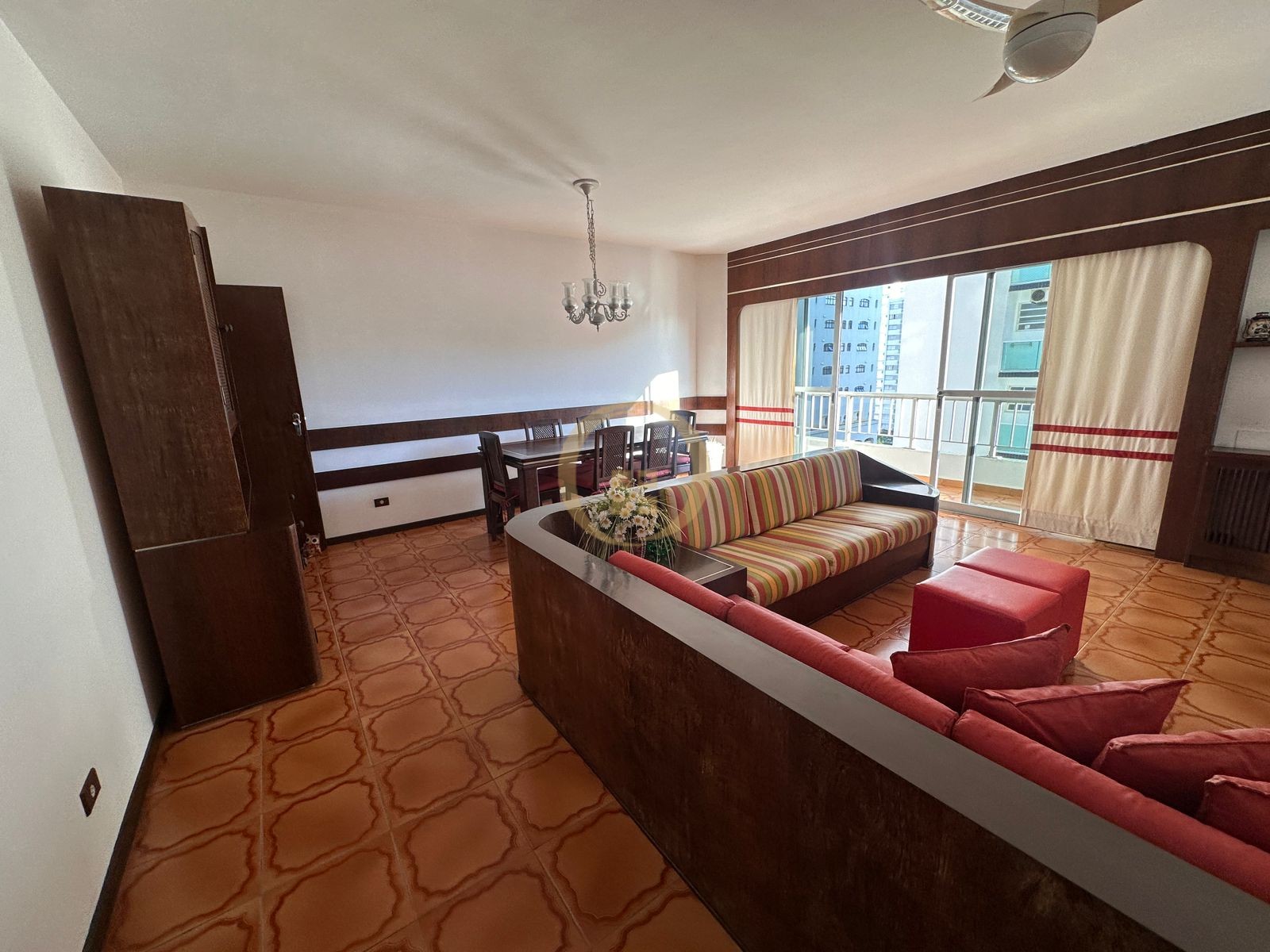 Apartamento na Praia das Pitangueiras, Guarujá - SP