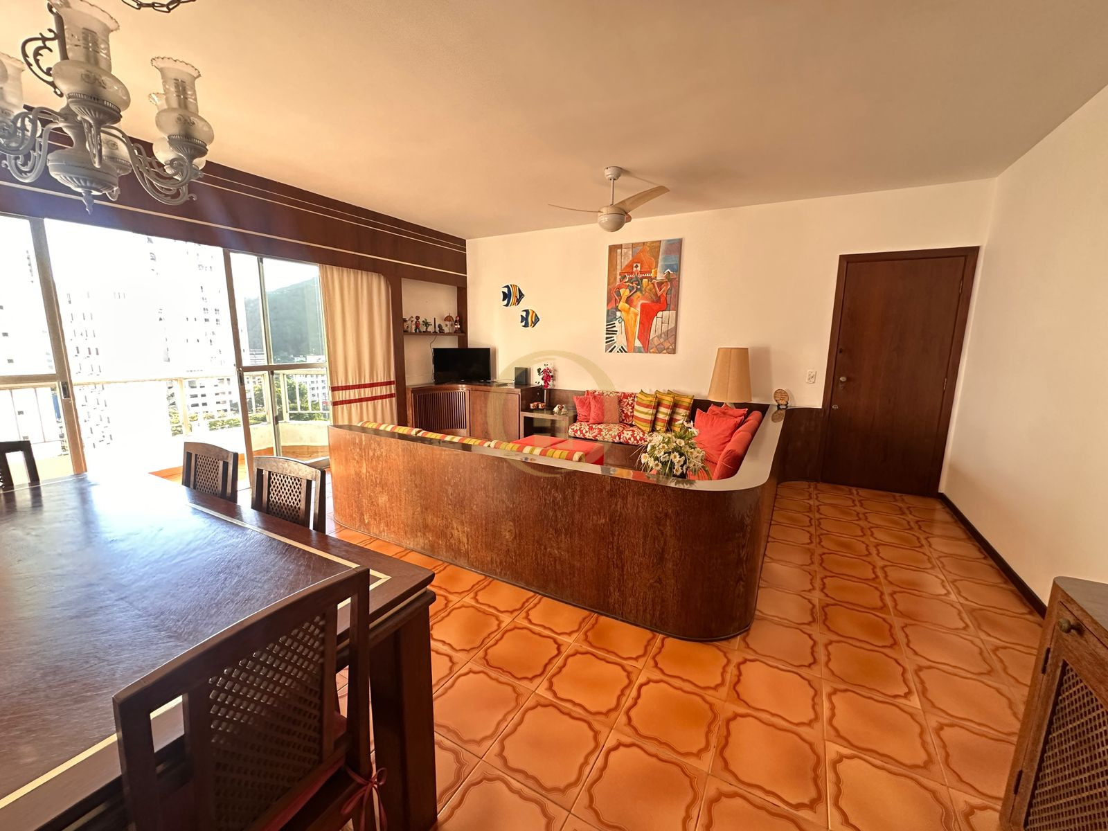 Apartamento na Praia das Pitangueiras, Guarujá - SP