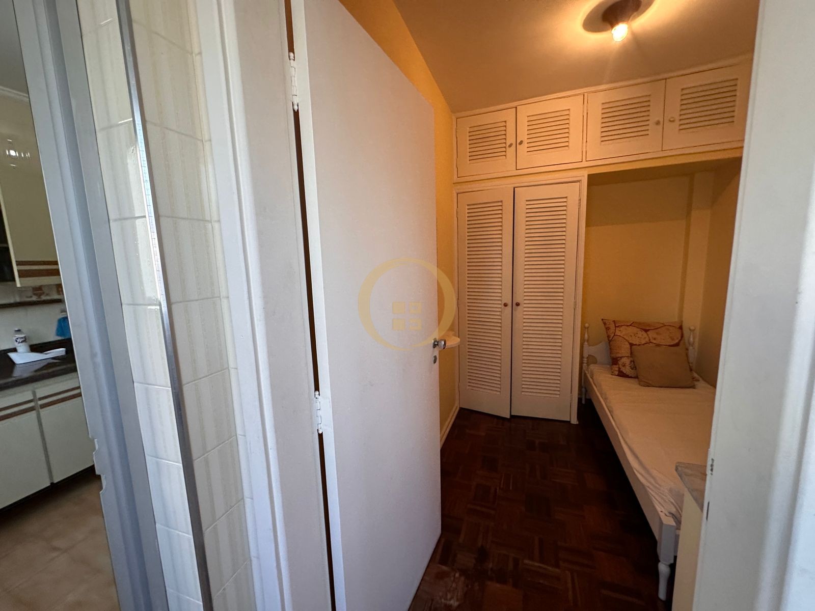 Apartamento na Praia das Pitangueiras, Guarujá - SP