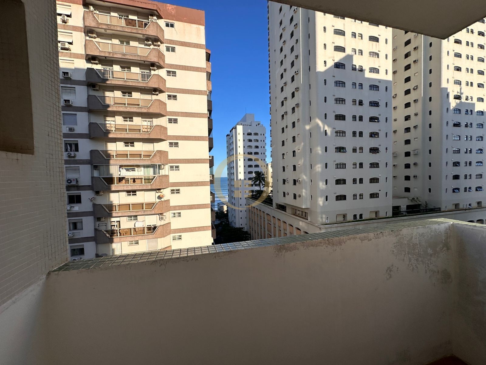 Apartamento na Praia das Pitangueiras, Guarujá - SP