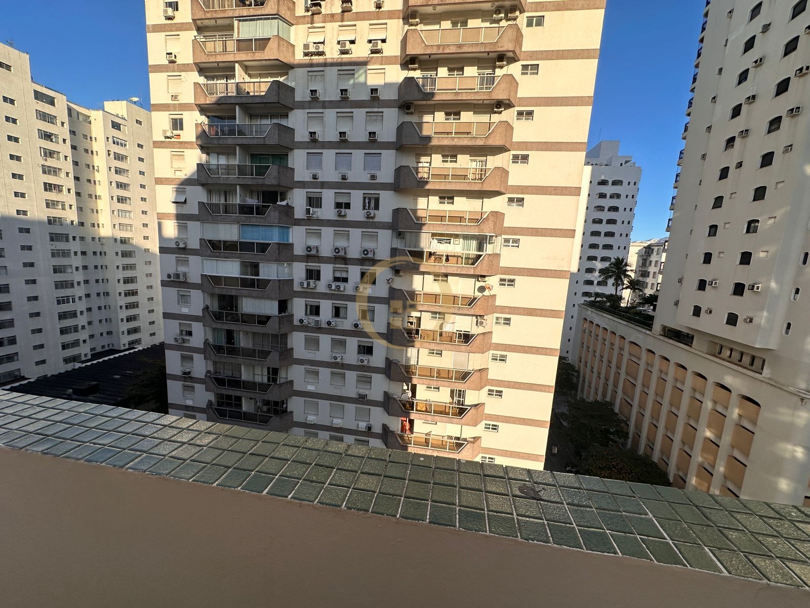Apartamento na Praia das Pitangueiras, Guarujá - SP