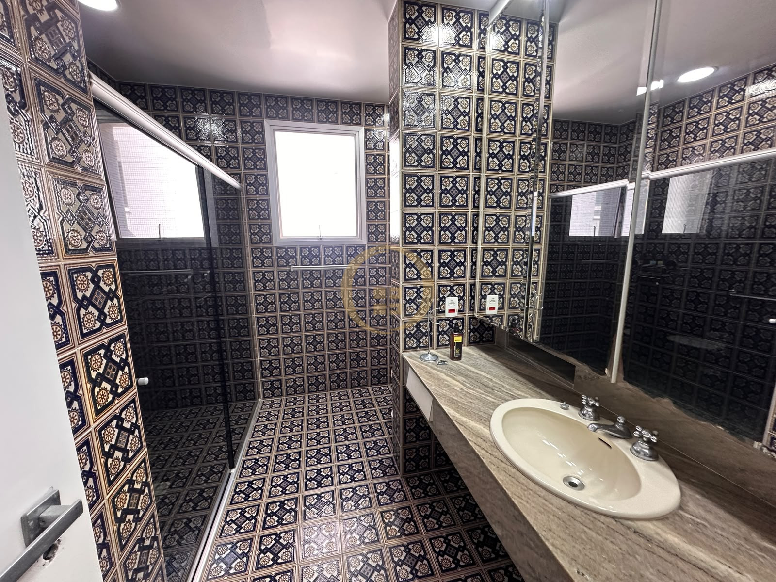 Apartamento Frente ao Mar nas Pitangueiras, Guarujá - SP