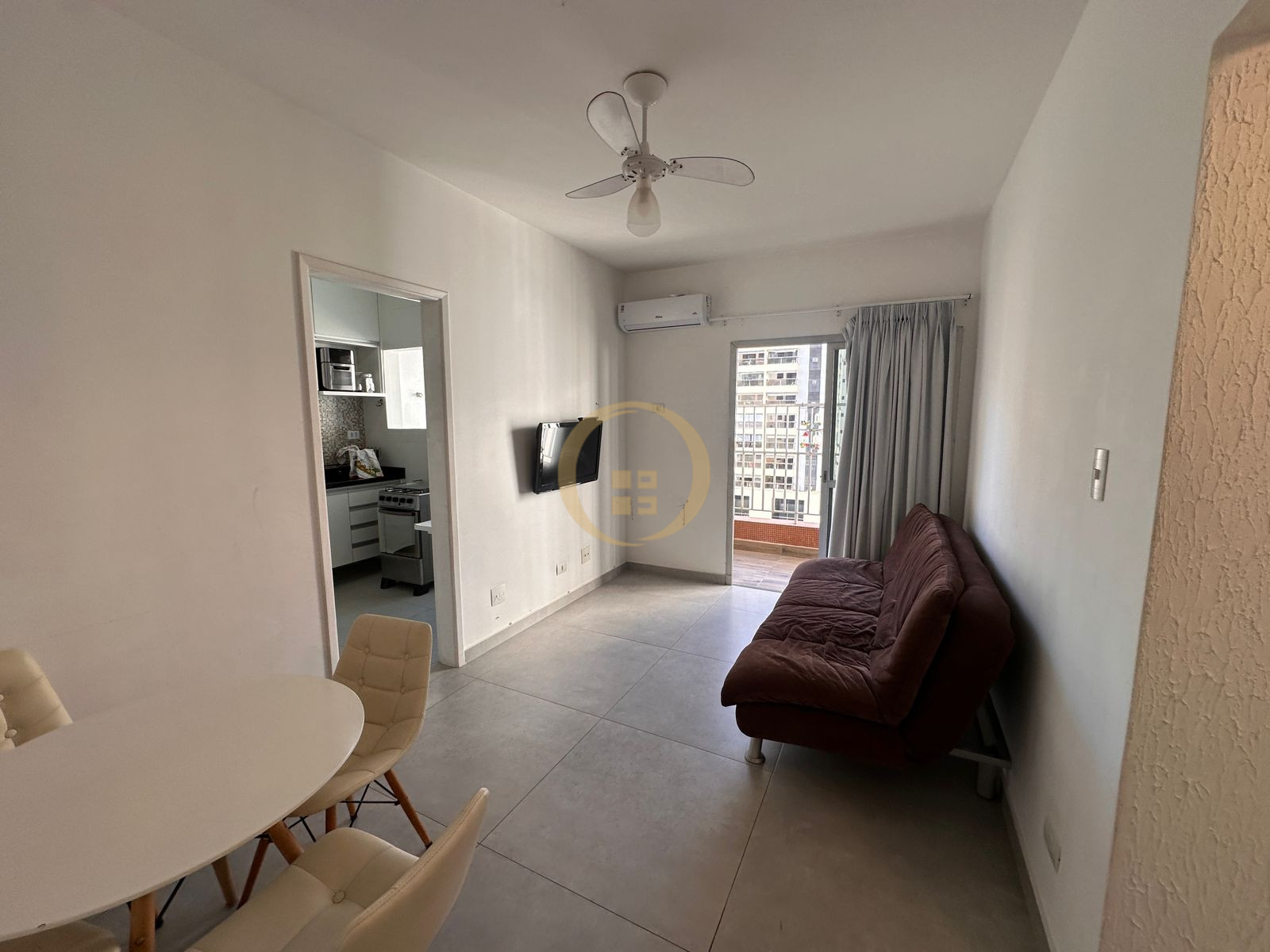 Apartamento na Praia das Pitangueiras, Guarujá - SP