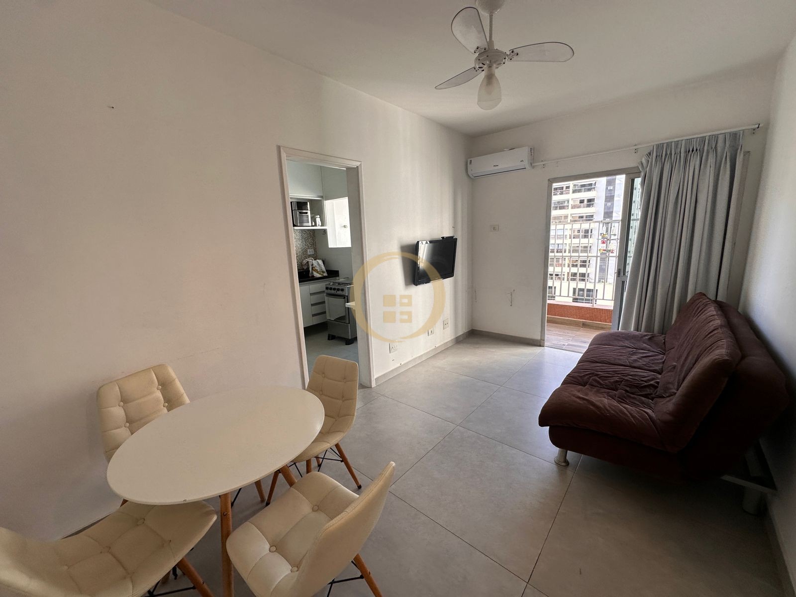 Apartamento na Praia das Pitangueiras, Guarujá - SP