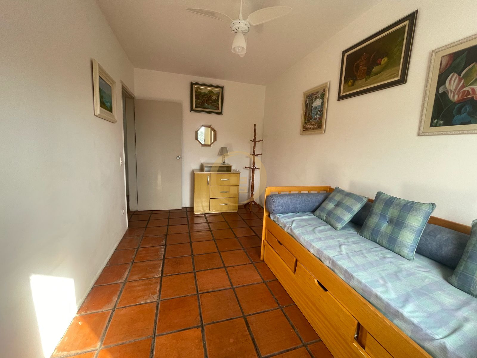Apartamento na Praia das Pitangueiras, Guarujá - SP
