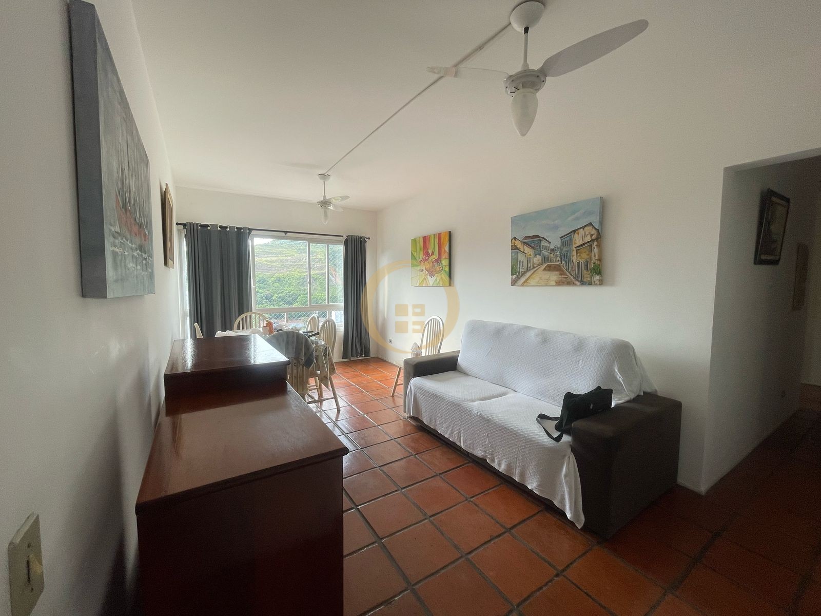 Apartamento na Praia das Pitangueiras, Guarujá - SP
