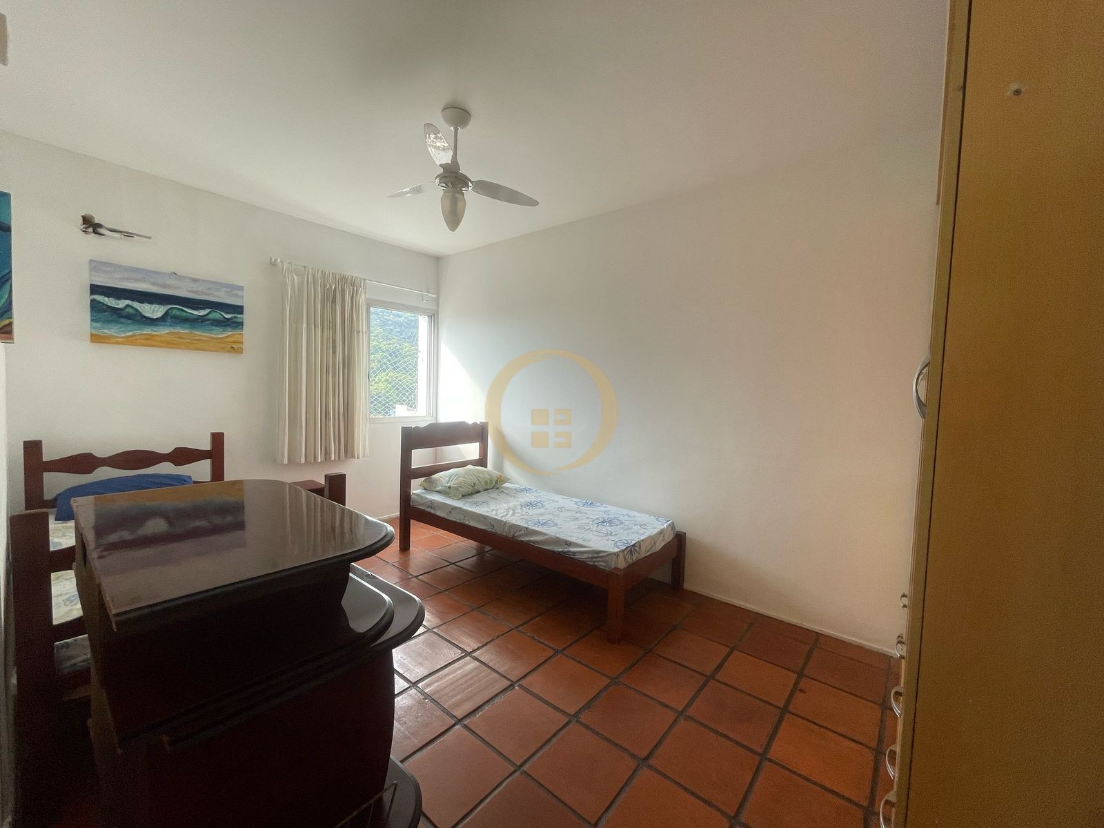 Apartamento na Praia das Pitangueiras, Guarujá - SP