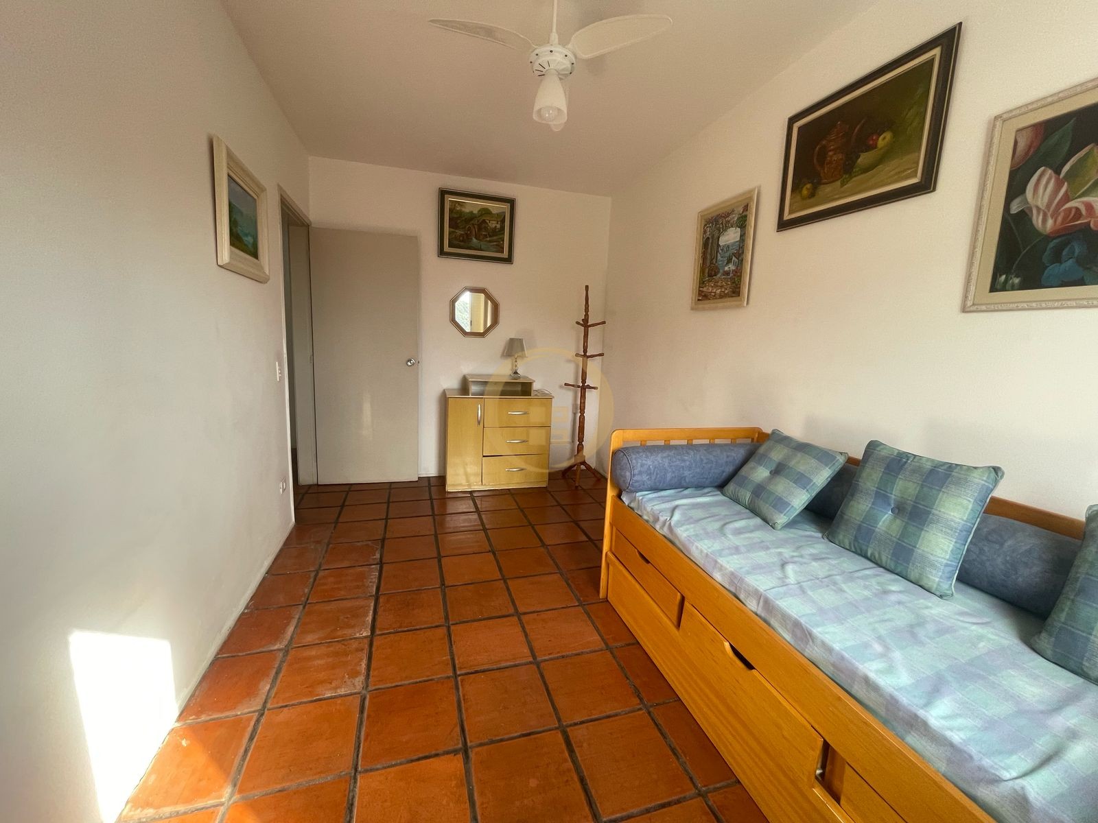 Apartamento na Praia das Pitangueiras, Guarujá - SP