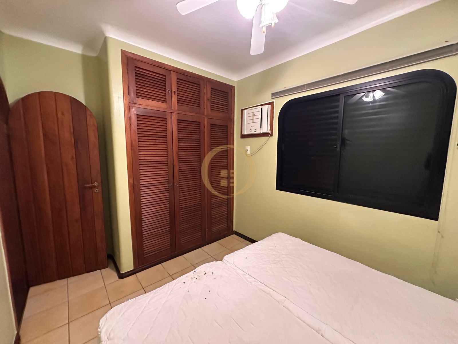 Apartamento na Praia da Enseada, Guarujá - SP