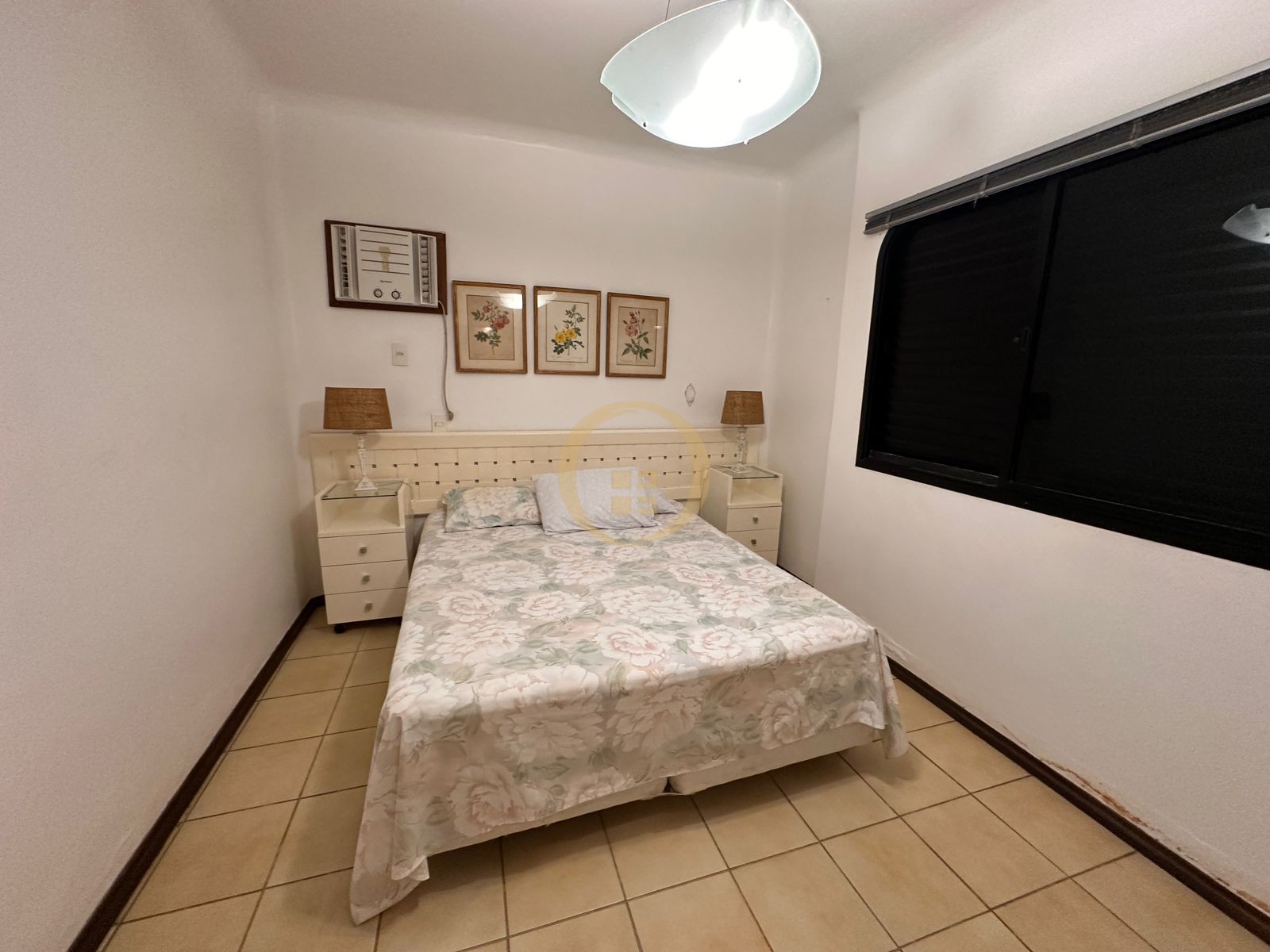 Apartamento na Praia da Enseada, Guarujá - SP