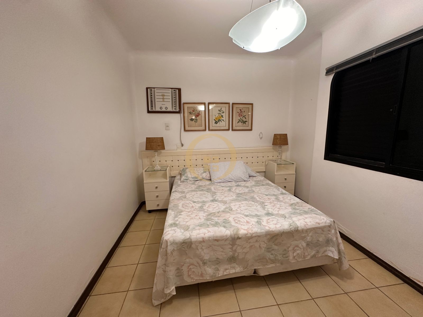 Apartamento na Praia da Enseada, Guarujá - SP