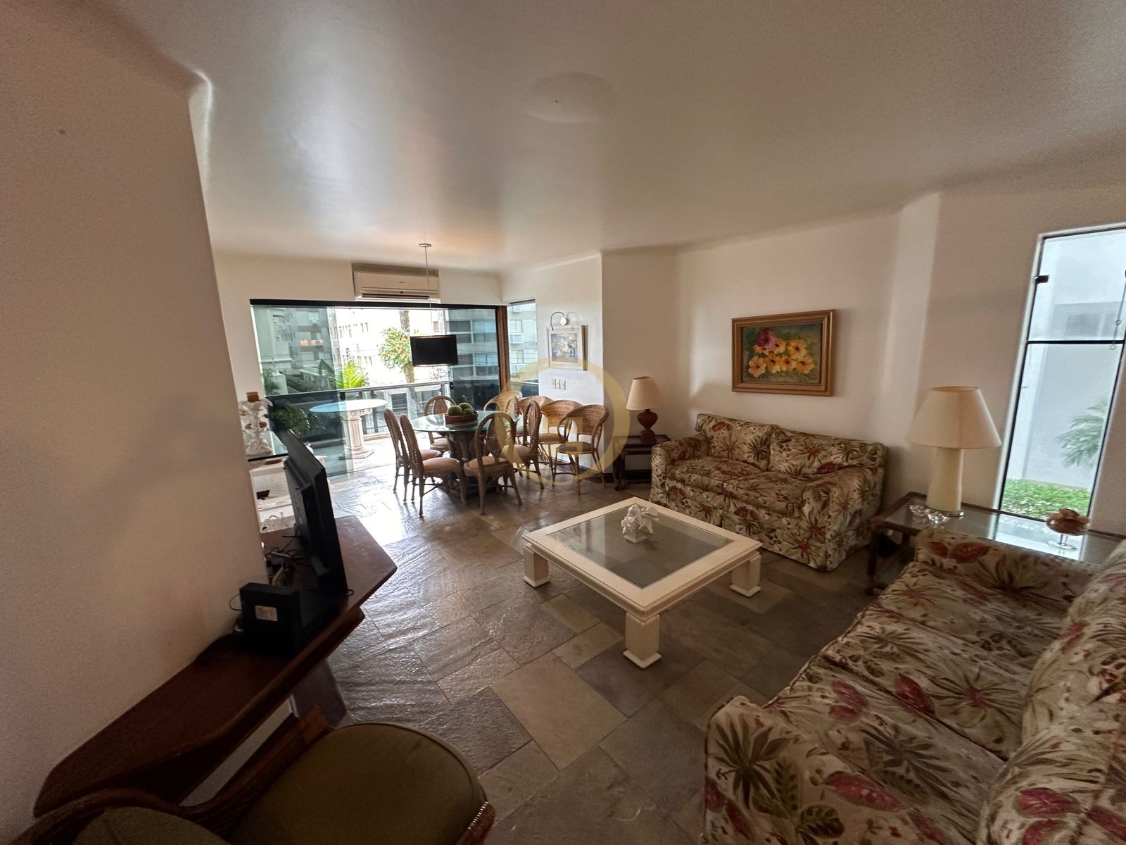 Apartamento na Praia da Enseada, Guarujá - SP