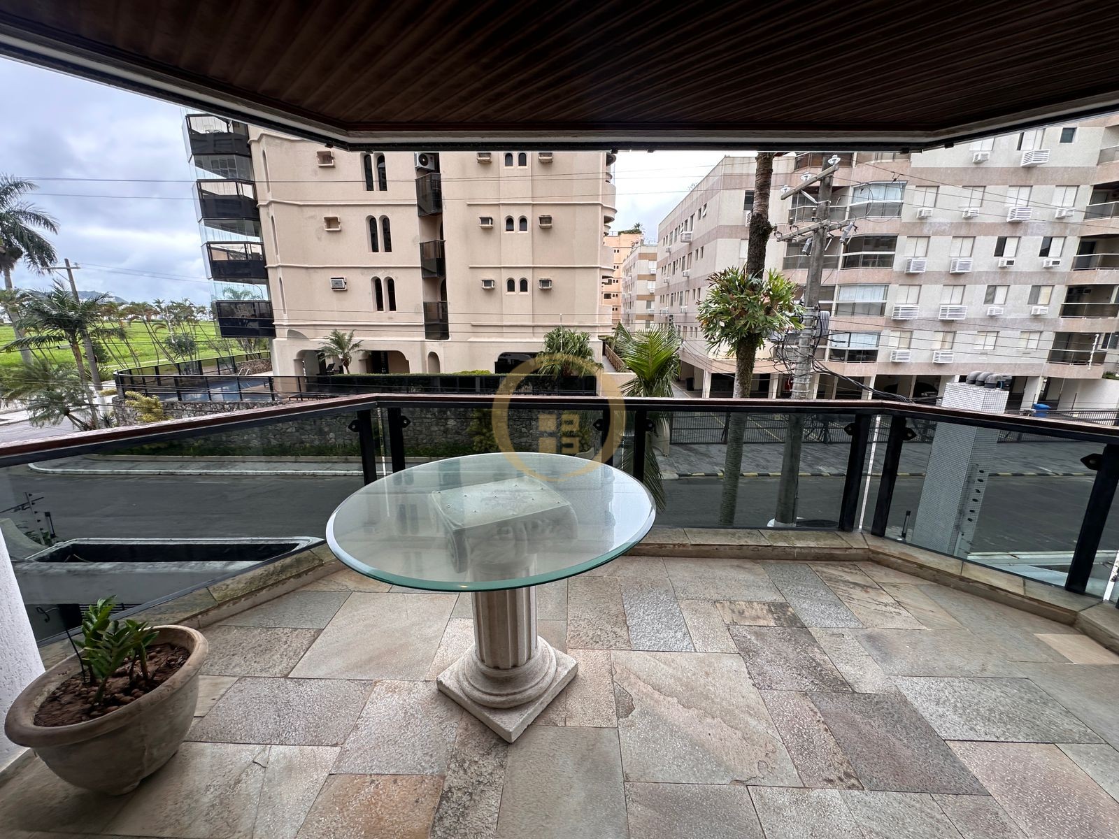 Apartamento na Praia da Enseada, Guarujá - SP