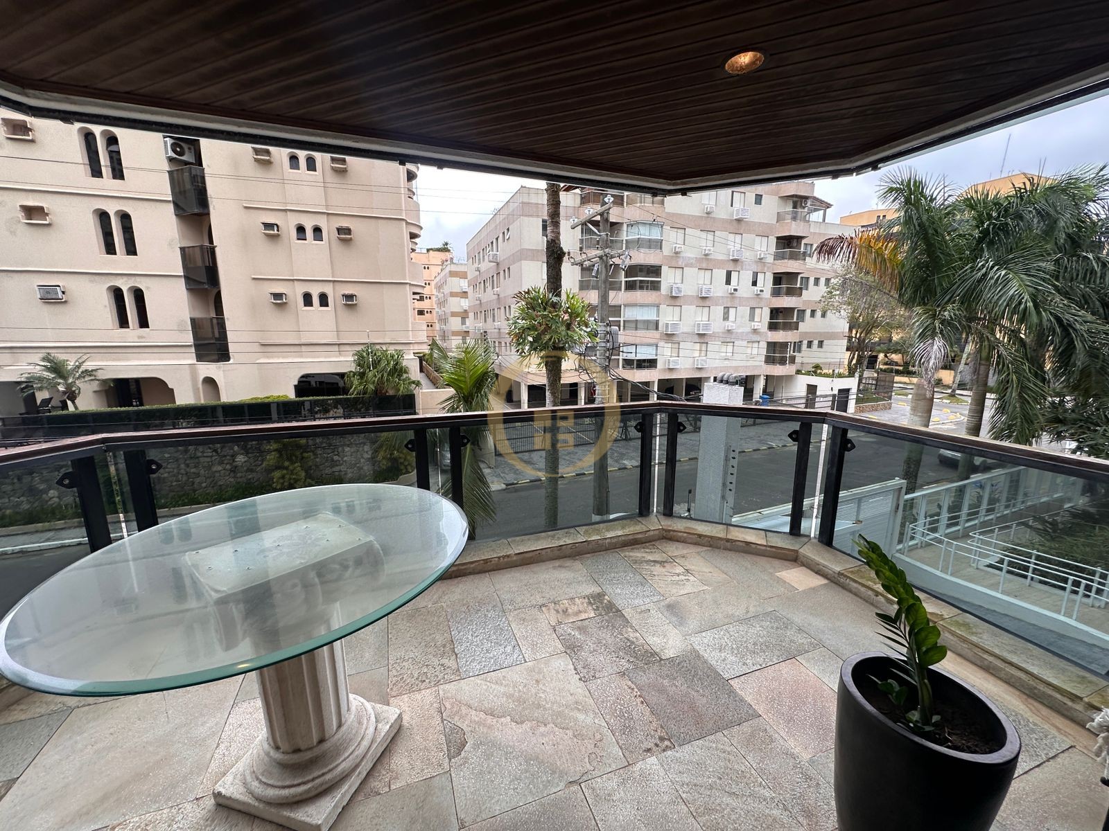 Apartamento na Praia da Enseada, Guarujá - SP