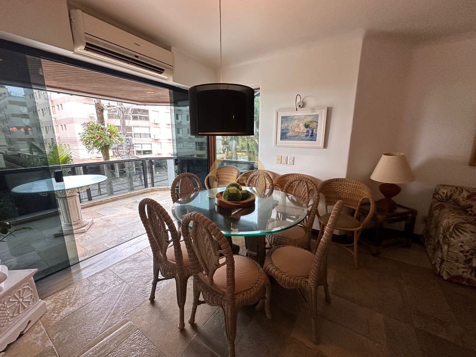 Apartamento na Praia da Enseada, Guarujá - SP