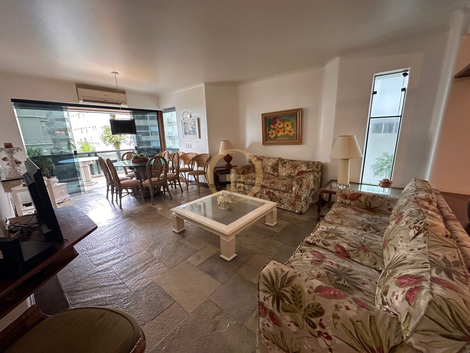 Apartamento na Praia da Enseada, Guarujá - SP