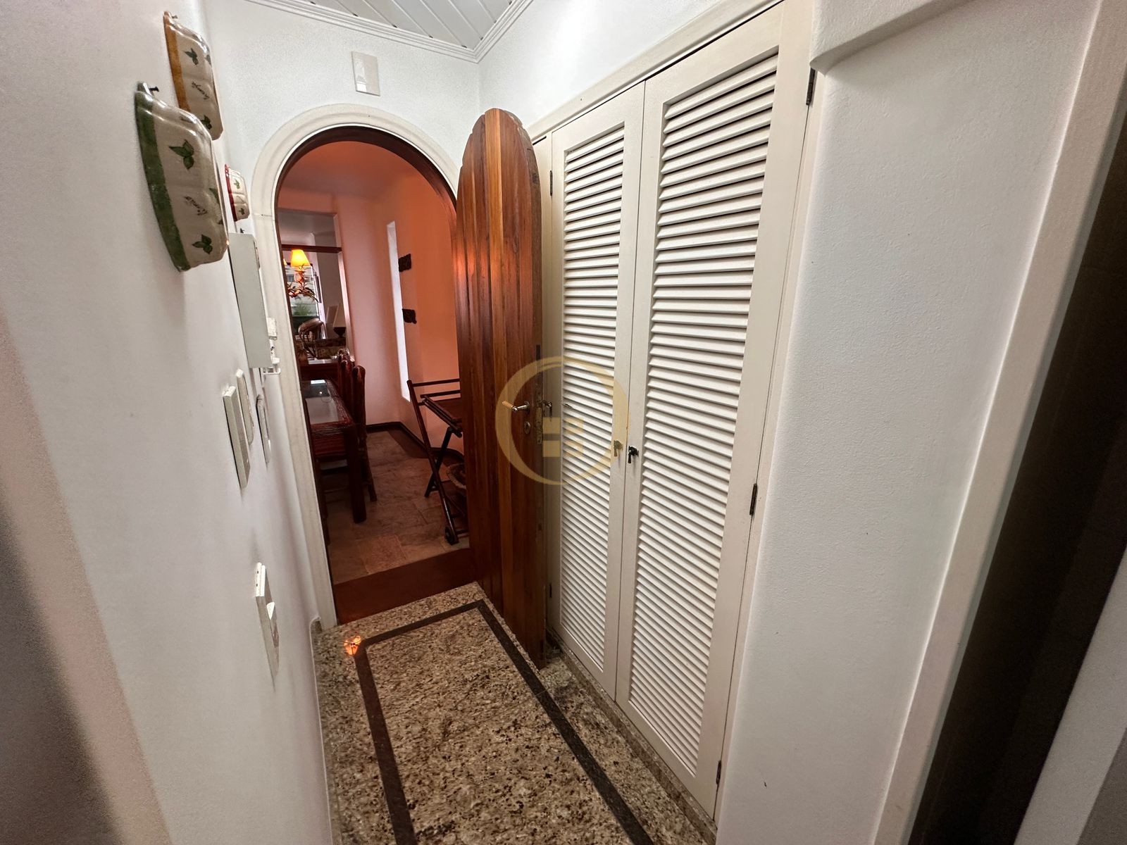 Apartamento na Praia da Enseada, Guarujá - SP