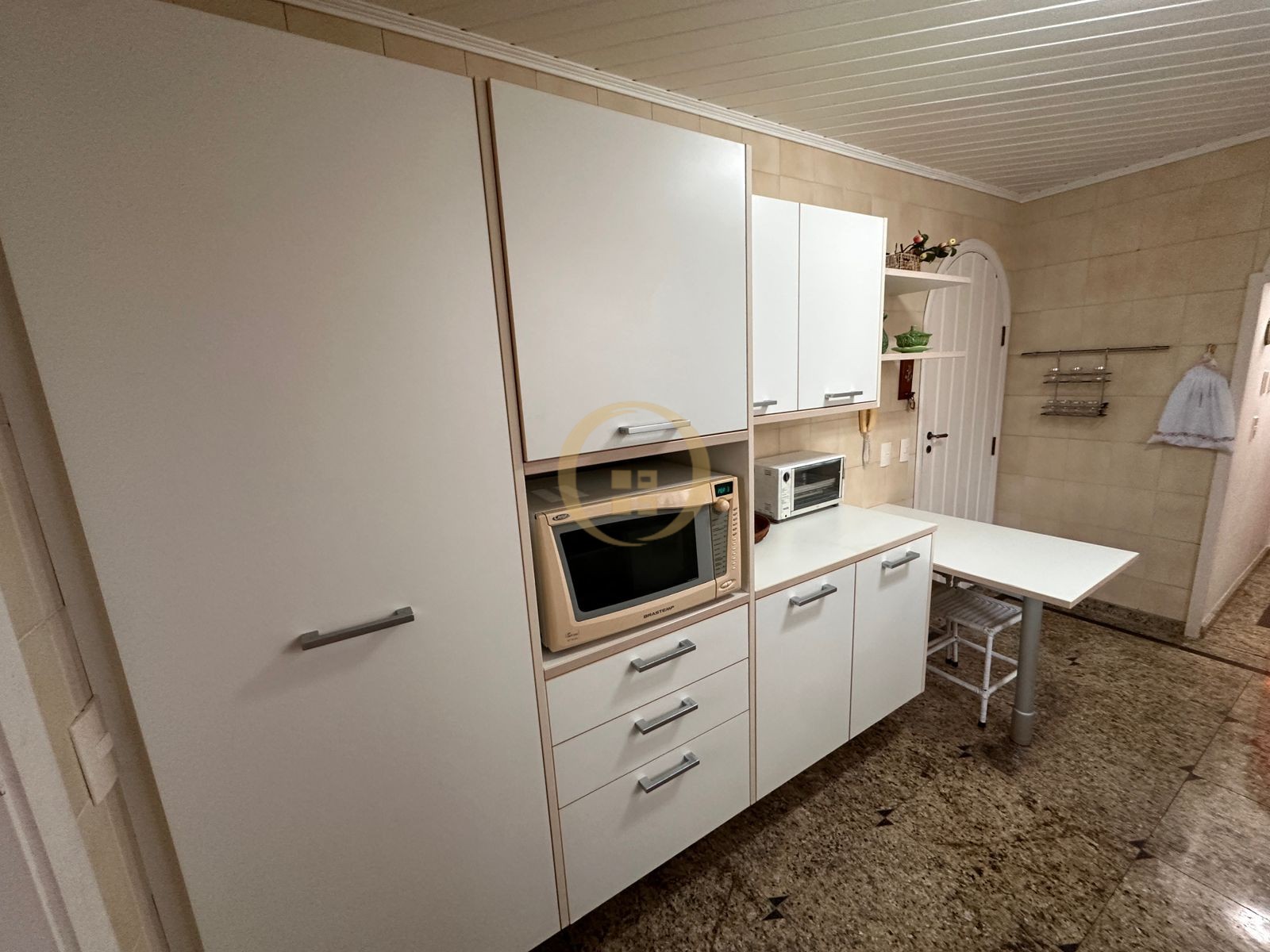 Apartamento na Praia da Enseada, Guarujá - SP