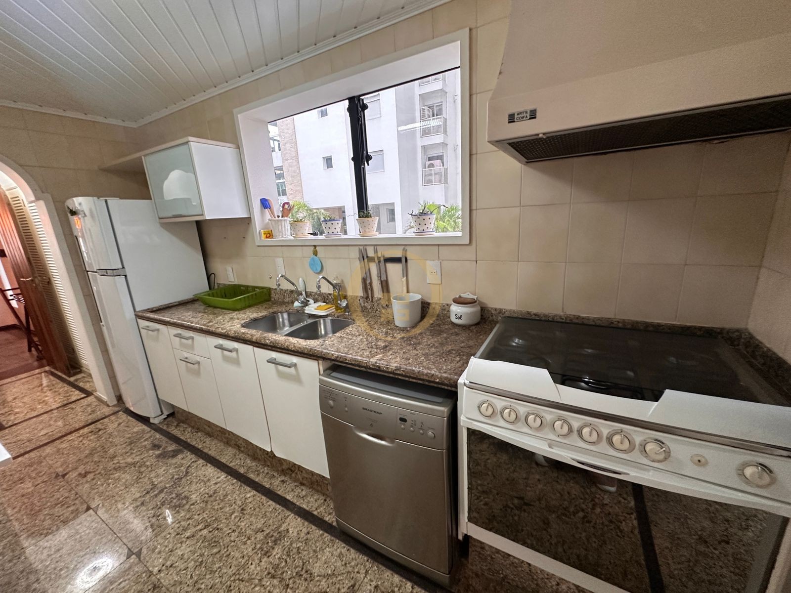 Apartamento na Praia da Enseada, Guarujá - SP
