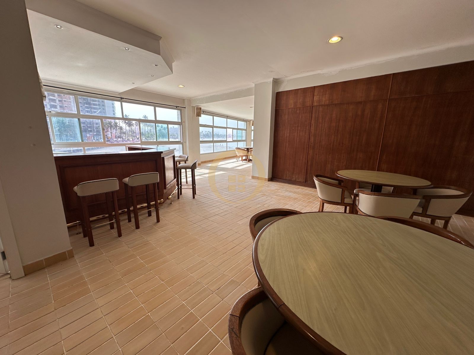 Apartamento Frente ao Mar nas Pitangueiras, Guarujá - SP