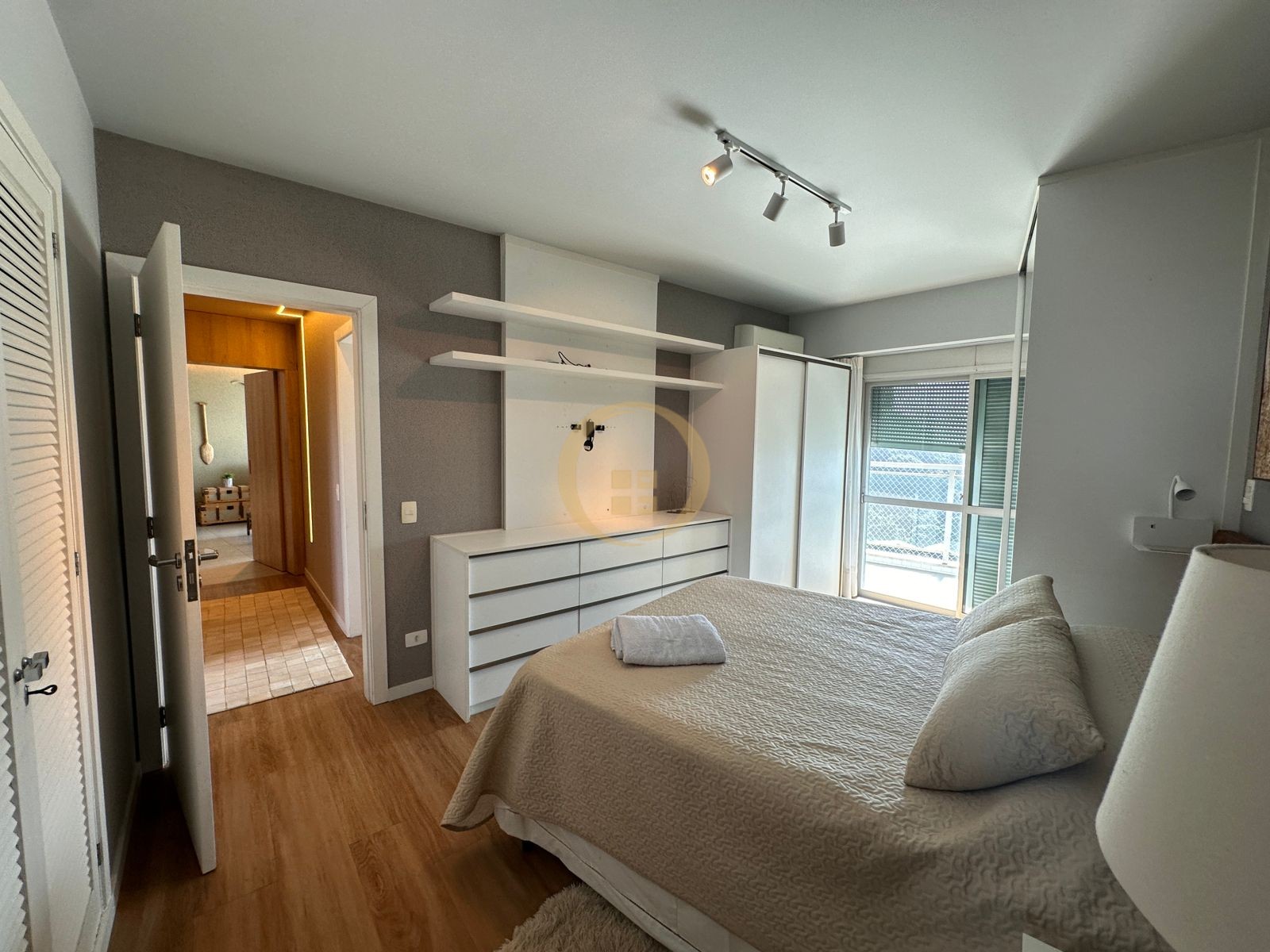 Apartamento Frente ao Mar nas Pitangueiras, Guarujá - SP