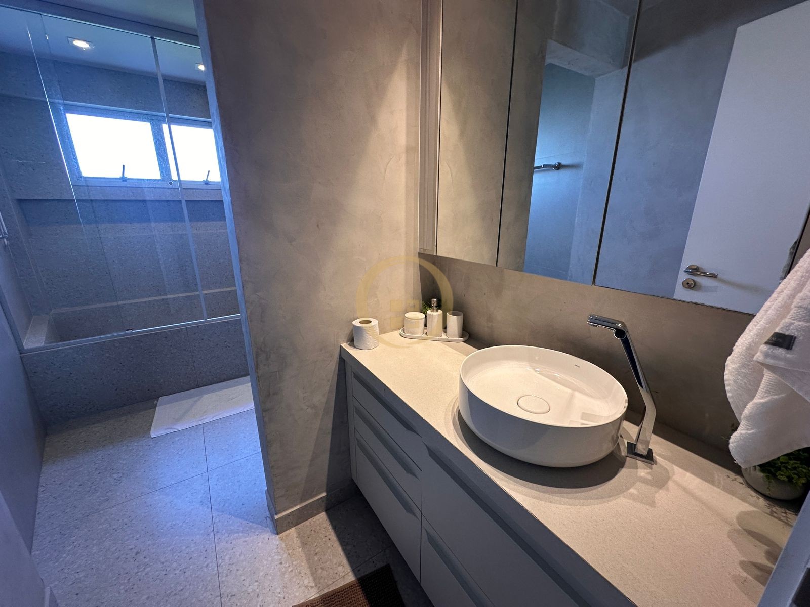 Apartamento Frente ao Mar nas Pitangueiras, Guarujá - SP