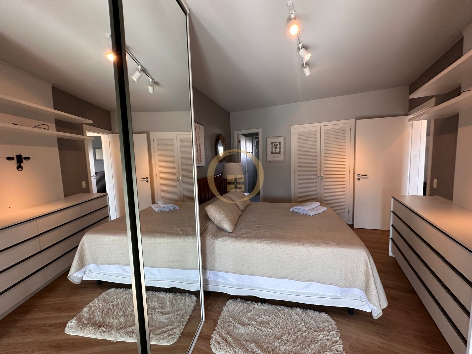 Apartamento Frente ao Mar nas Pitangueiras, Guarujá - SP