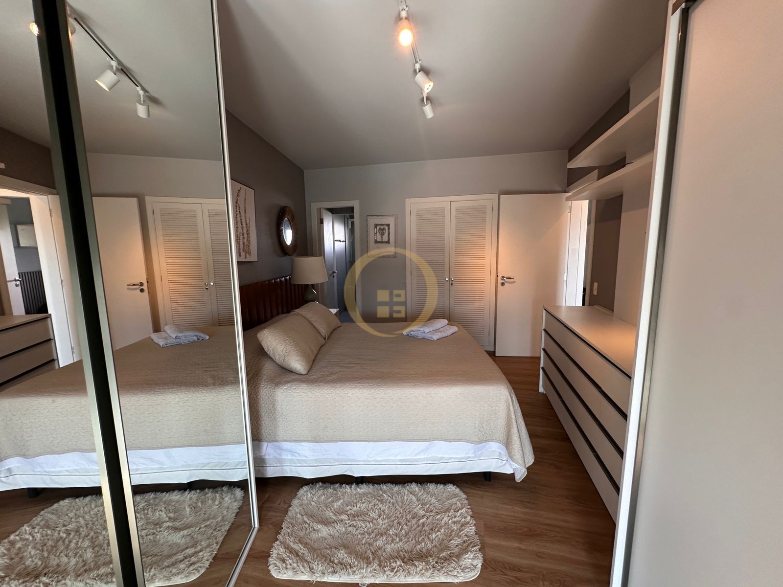 Apartamento Frente ao Mar nas Pitangueiras, Guarujá - SP